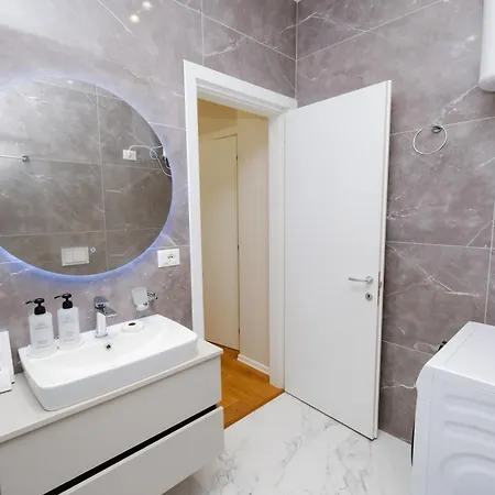 Luxury Garden Building Tirana Apartament 20Th Floor Tirana