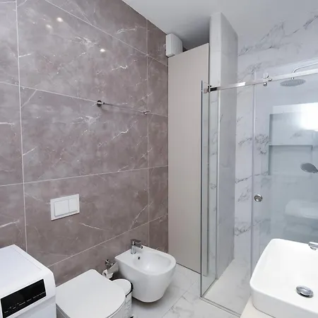 Luxury Garden Building Tirana Apartament 20Th Floor Appartamento